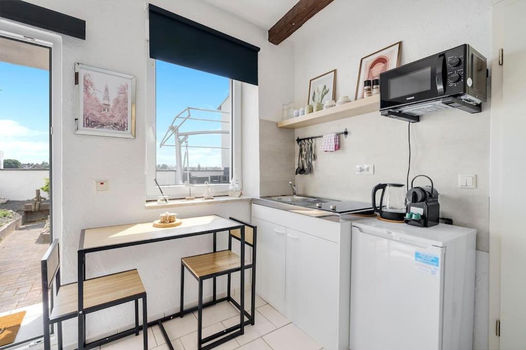 נויוויד Tiny Apartment With Spacious Terrace On The Rhine מראה חיצוני תמונה