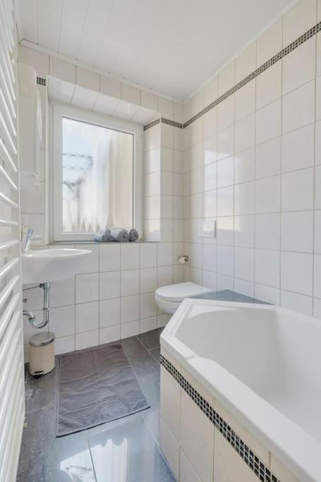נויוויד Tiny Apartment With Spacious Terrace On The Rhine מראה חיצוני תמונה