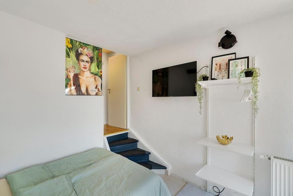 נויוויד Tiny Apartment With Spacious Terrace On The Rhine מראה חיצוני תמונה
