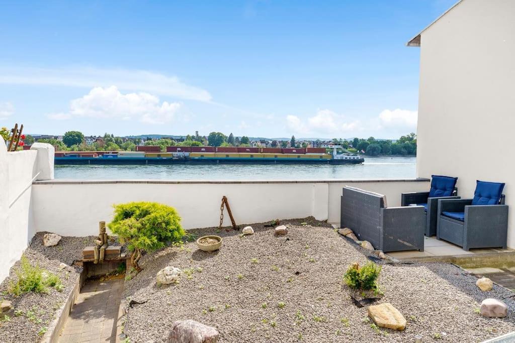 נויוויד Tiny Apartment With Spacious Terrace On The Rhine מראה חיצוני תמונה
